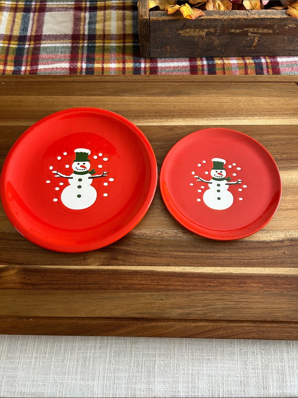 Waechtersbach Snowman Red Dinner and Salad Plate - Set of 2